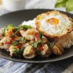 ข้าวกะเพราทะเลไข่ลาวา