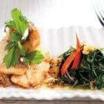 ปลากะพงพริกไทยดำกับจิงจูฉ่ายผัดเกลือ